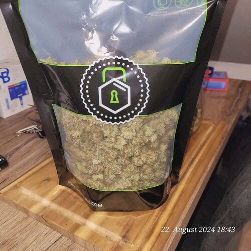 Tag 133 Cookie Paule 1 ergab 95 gr. getrocknete Blüten 21.8.24