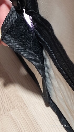 here again clearly visible: door bottom right