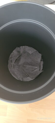 Tag 34 zwischen dem Pflanzenflies 3 - 4 cm Blähton als Drainage 27.5.25