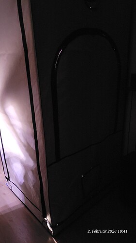 Light leakage bottom right corner door and at air intake as well as on the right side window zipper in the arch